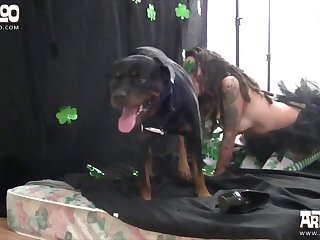 Women Lets Her Dog Fuck Her